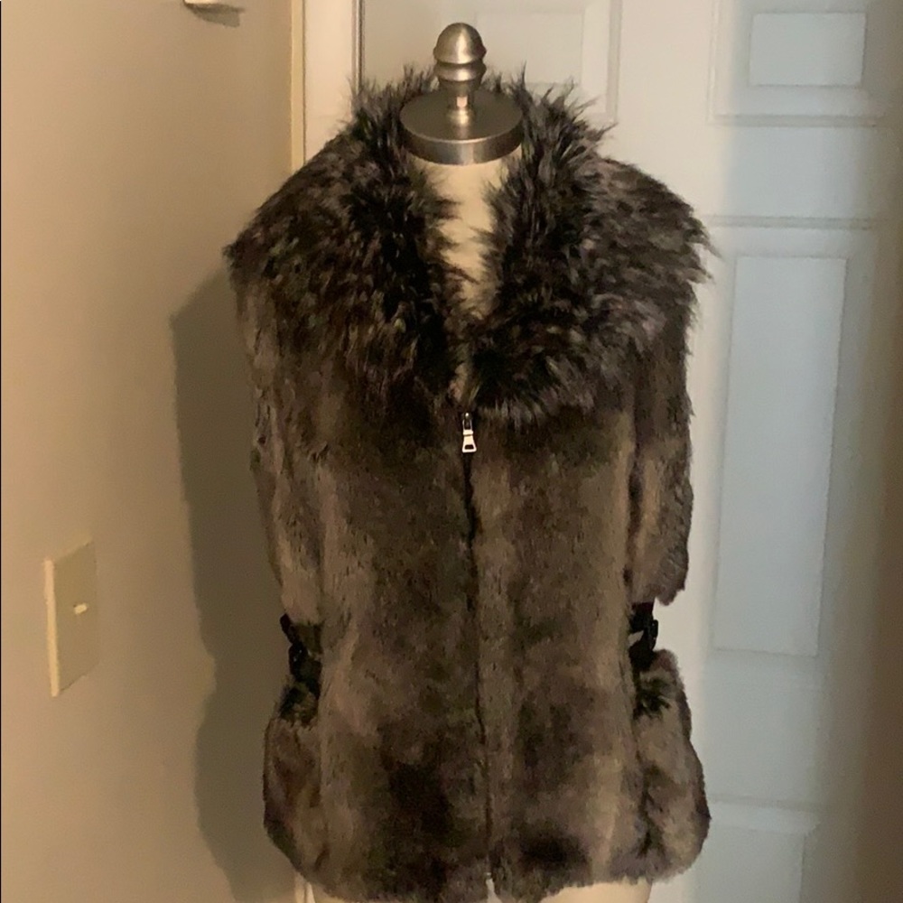 Guess Faux fur woman’s vest size large